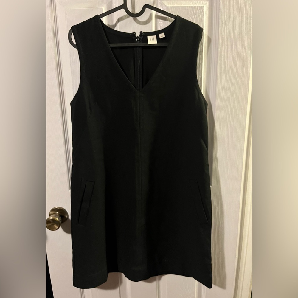 GAP Women’s Black Sleeveless V-Neck Dress - Size Small